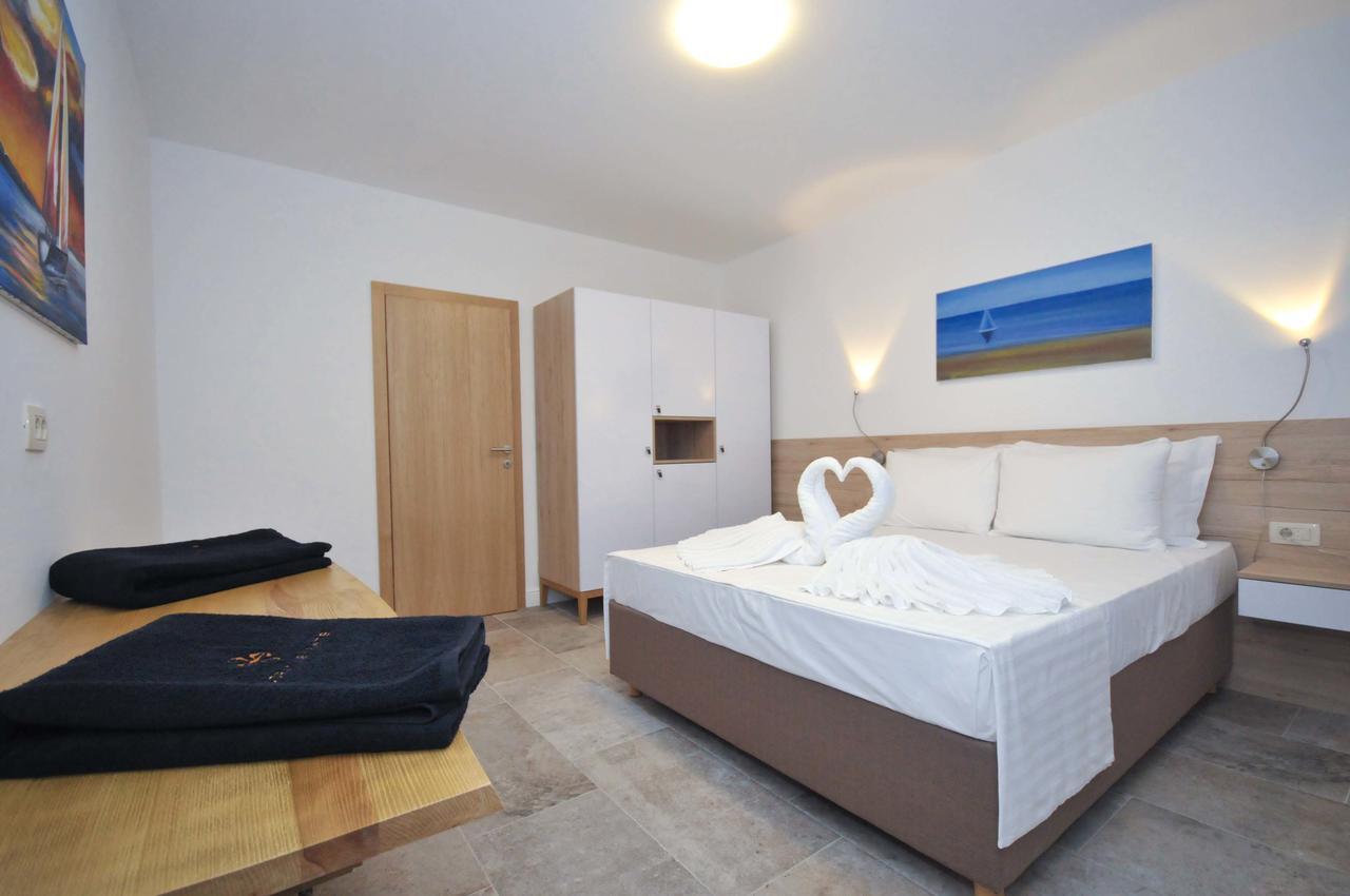 Corso Levante Luxury Suites Petrovac Екстер'єр фото