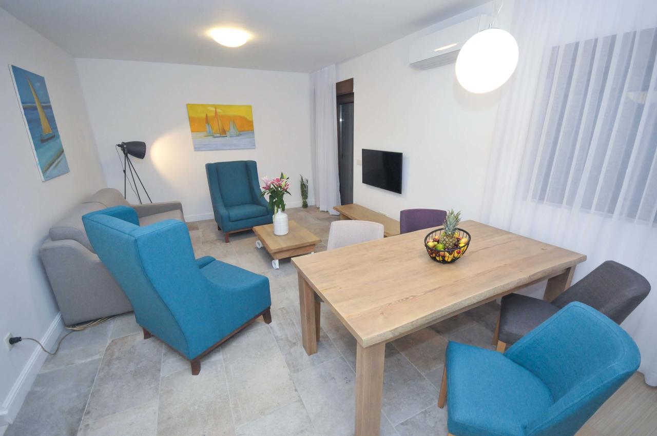 Corso Levante Luxury Suites Petrovac Екстер'єр фото