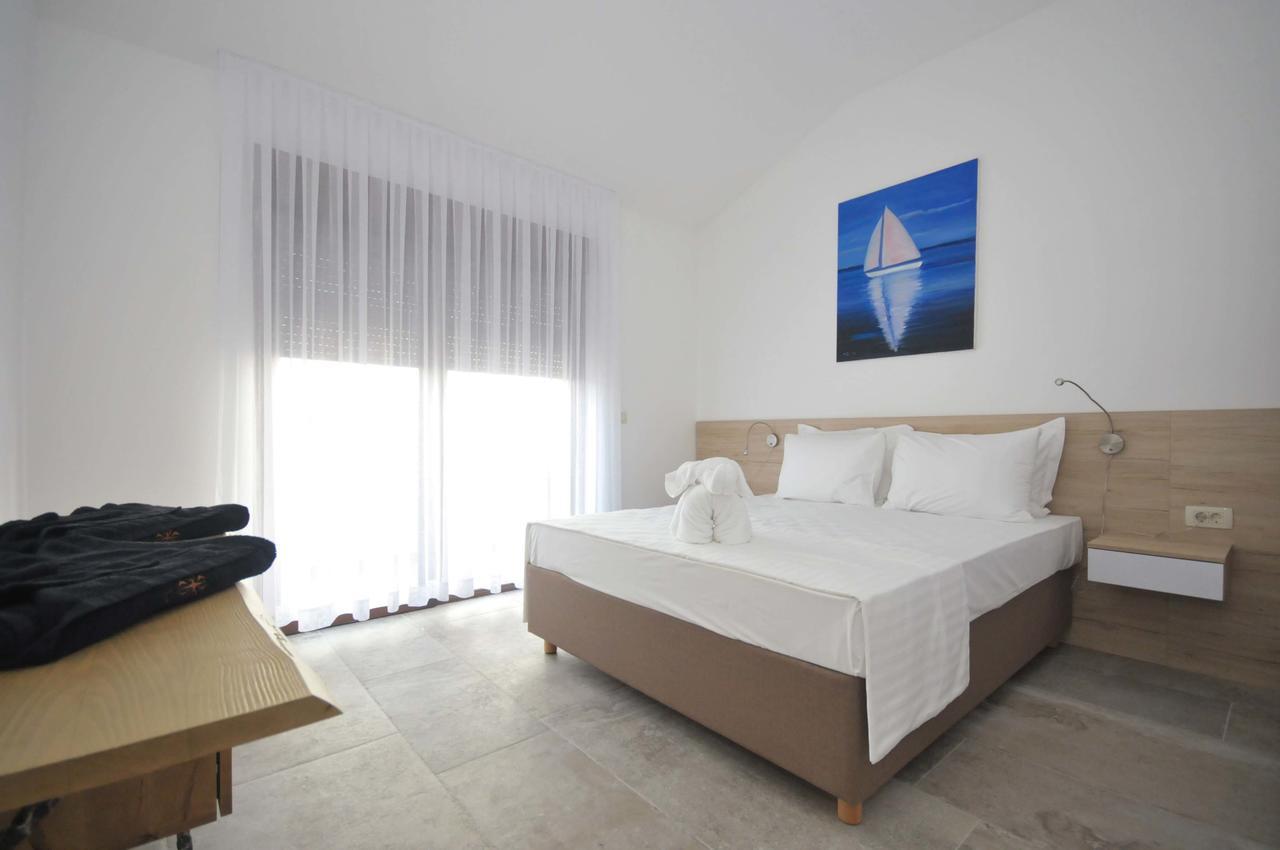 Corso Levante Luxury Suites Petrovac Екстер'єр фото