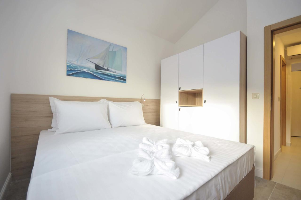 Corso Levante Luxury Suites Petrovac Екстер'єр фото