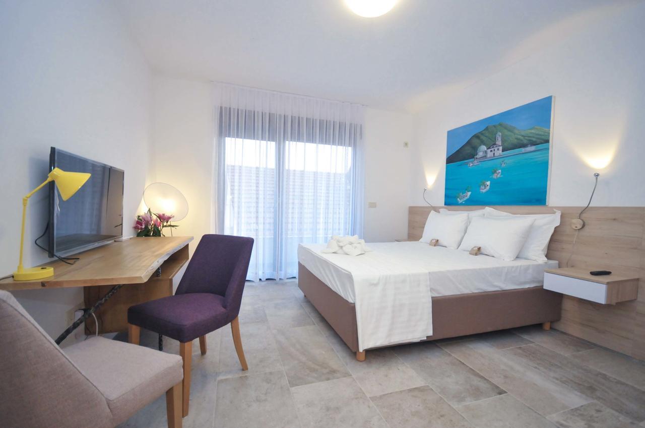 Corso Levante Luxury Suites Petrovac Екстер'єр фото
