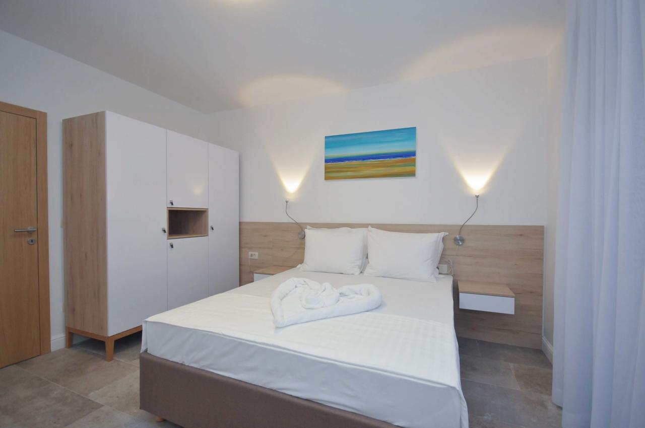 Corso Levante Luxury Suites Petrovac Екстер'єр фото