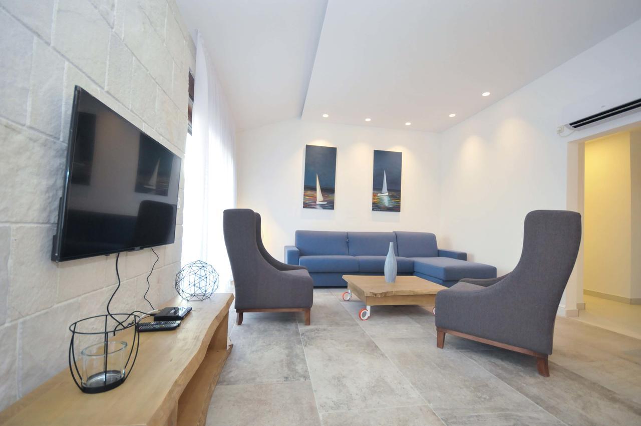 Corso Levante Luxury Suites Petrovac Екстер'єр фото