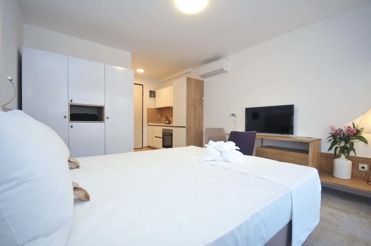 Corso Levante Luxury Suites Petrovac Екстер'єр фото